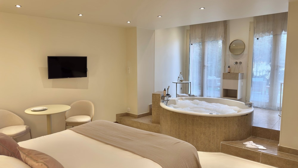 Suite Luxe Bellecour, 5 place Bellecour, 69002 Lyon photo 1