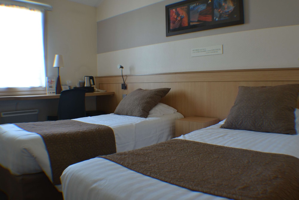 Standard Room, 2 Twin Beds - Photo 2