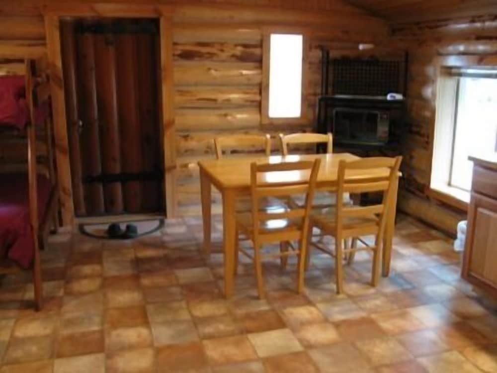 Trapper Cabin photo 2