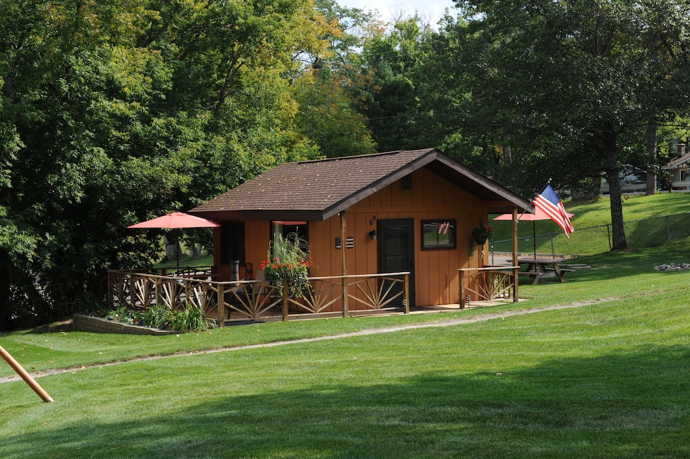 Cabin 6, Lakefront photo 1