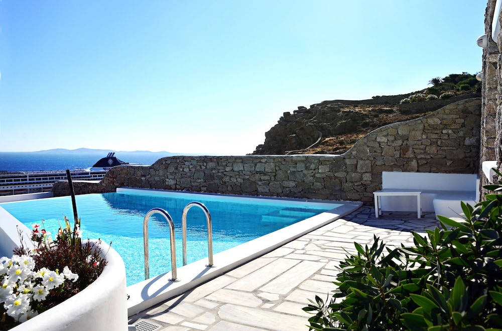 Deluxe Apartment, 3 Bedrooms, Private Pool, Oceanfront photo 3