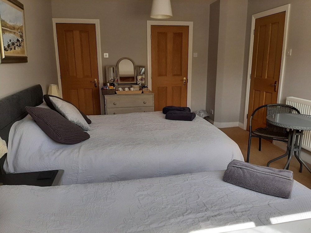Suite, Ensuite photo 3