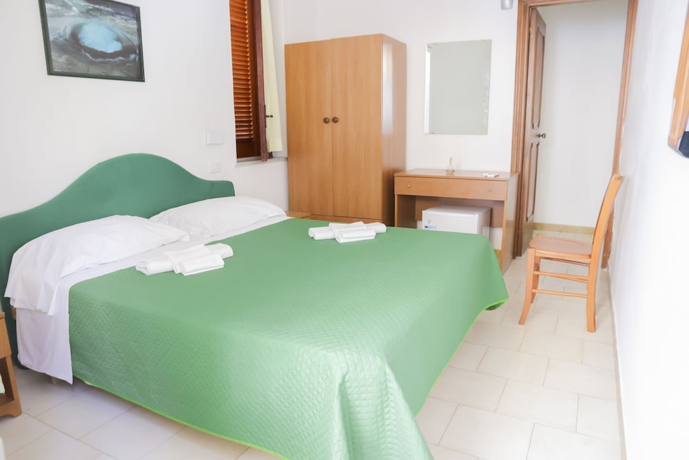 Economy Double Room, 1 Double Bed