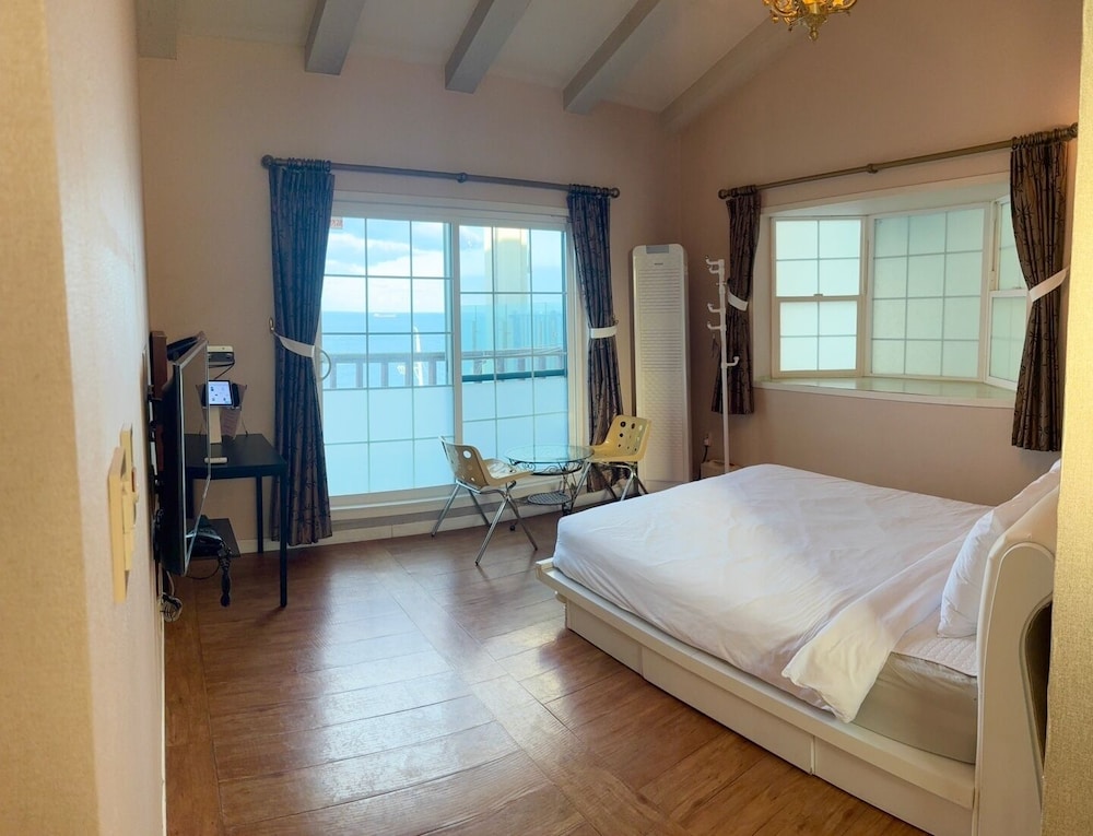 Ocean Room
