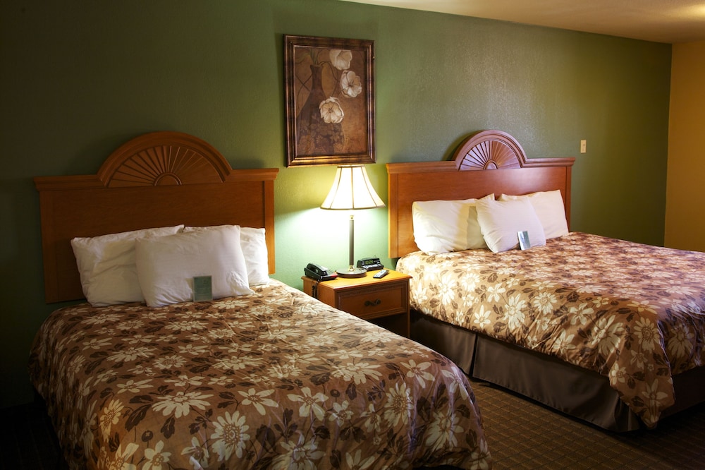 Room, 2 Queen Beds, Non Smoking photo 1