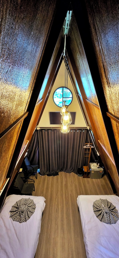 Premium Room, 2 Twin Beds, Non Smoking, Lake View photo 2