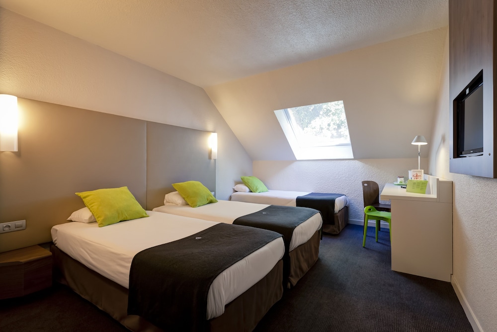 Standard Room, Multiple Beds - Photo 4