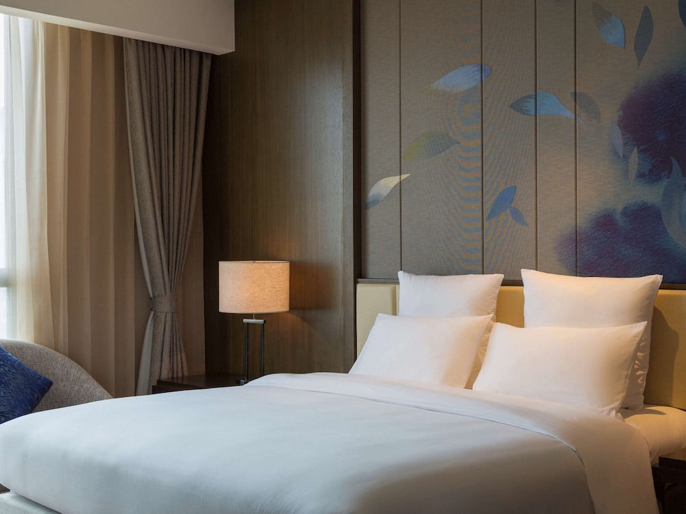 Superior Room, 1 King Bed, City View