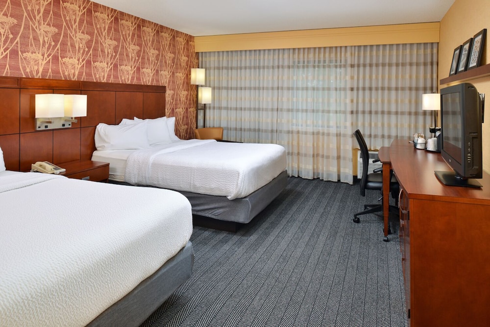 Room, 2 Queen Beds - Photo 4