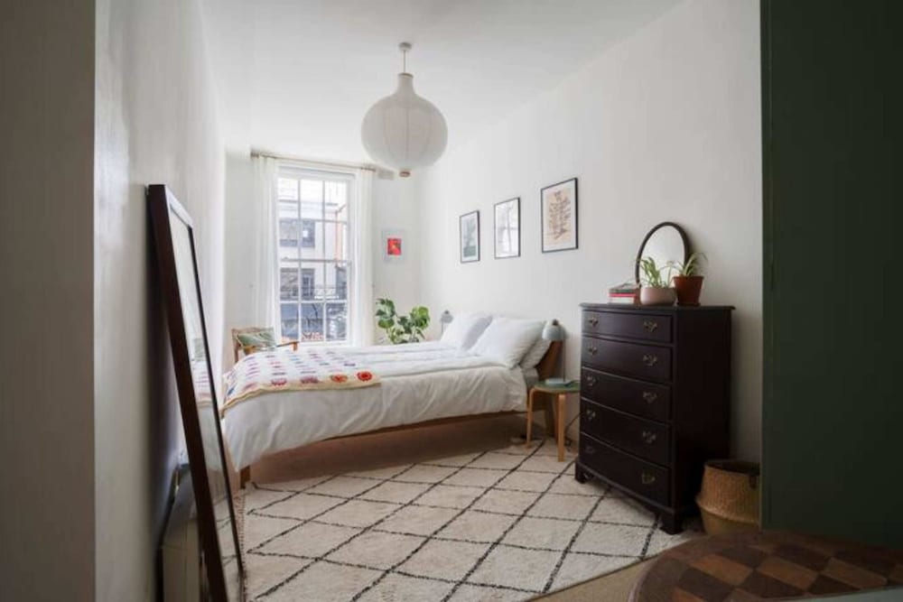Basic Apartment, 1 King Bed