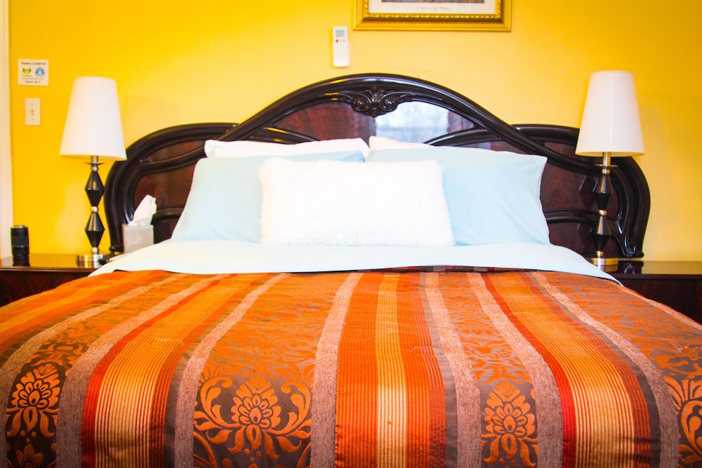 Room, 1 Queen Bed (Elite) photo 3