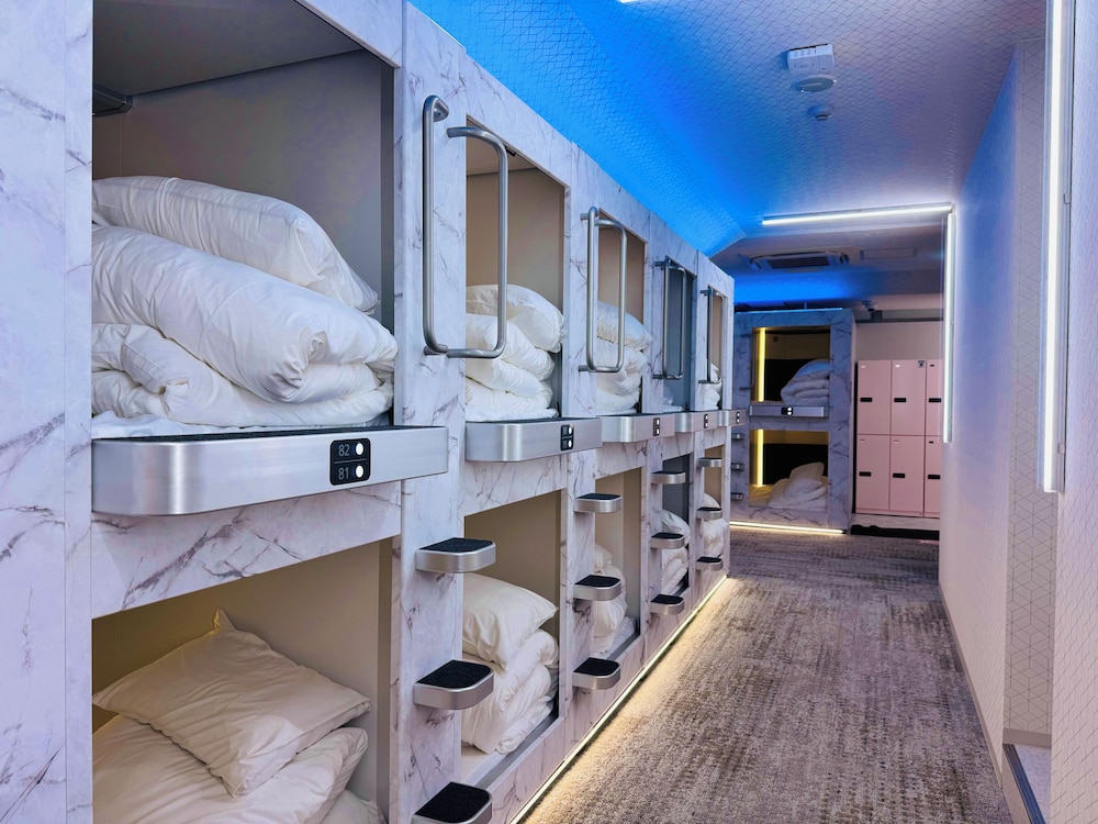 Shared Dormitory, Women only