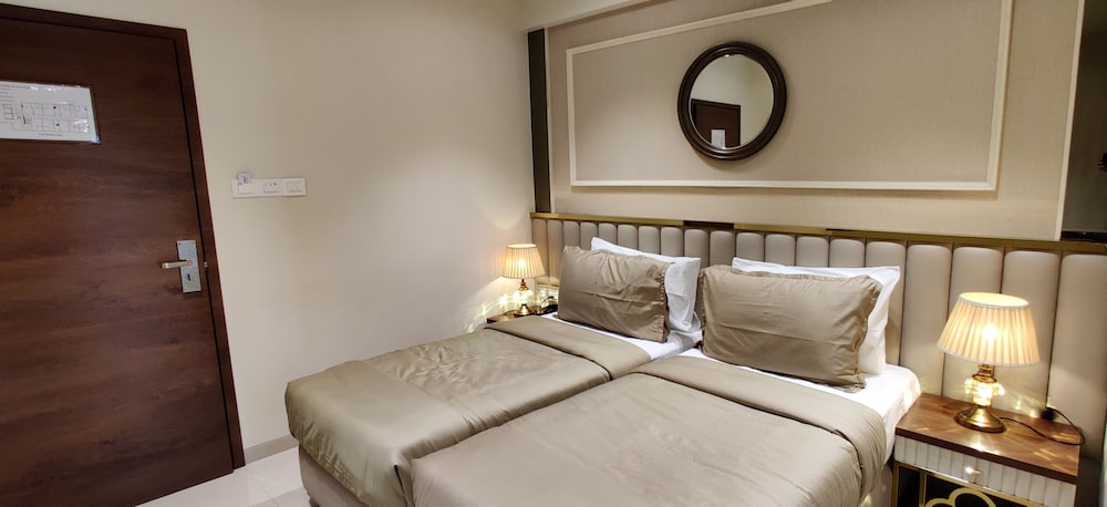 Deluxe Double or Twin Room - Photo 21