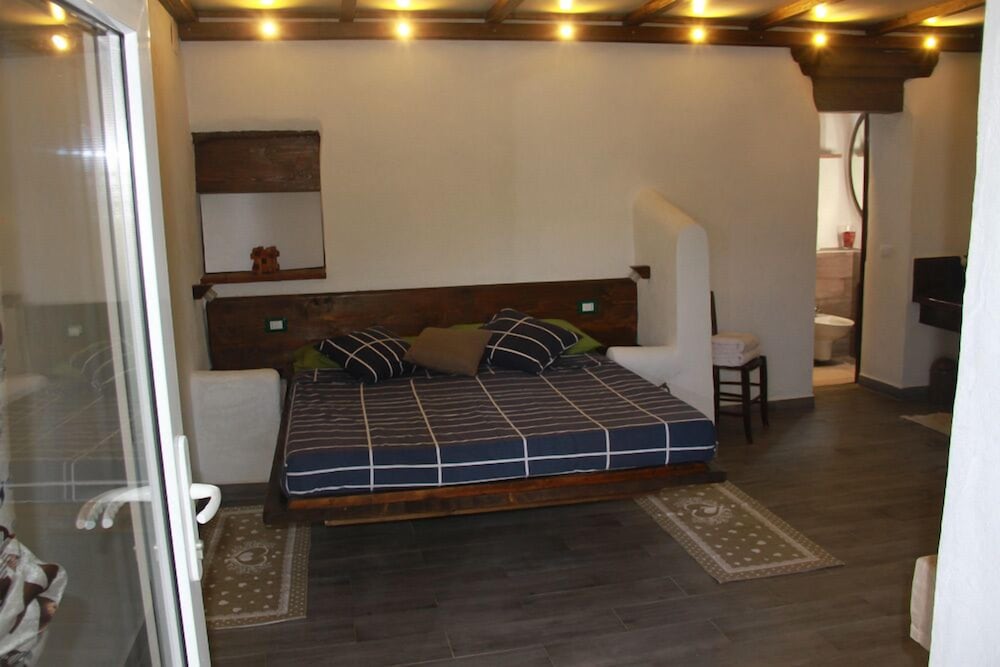 Basic Double Room, Garden View photo 2