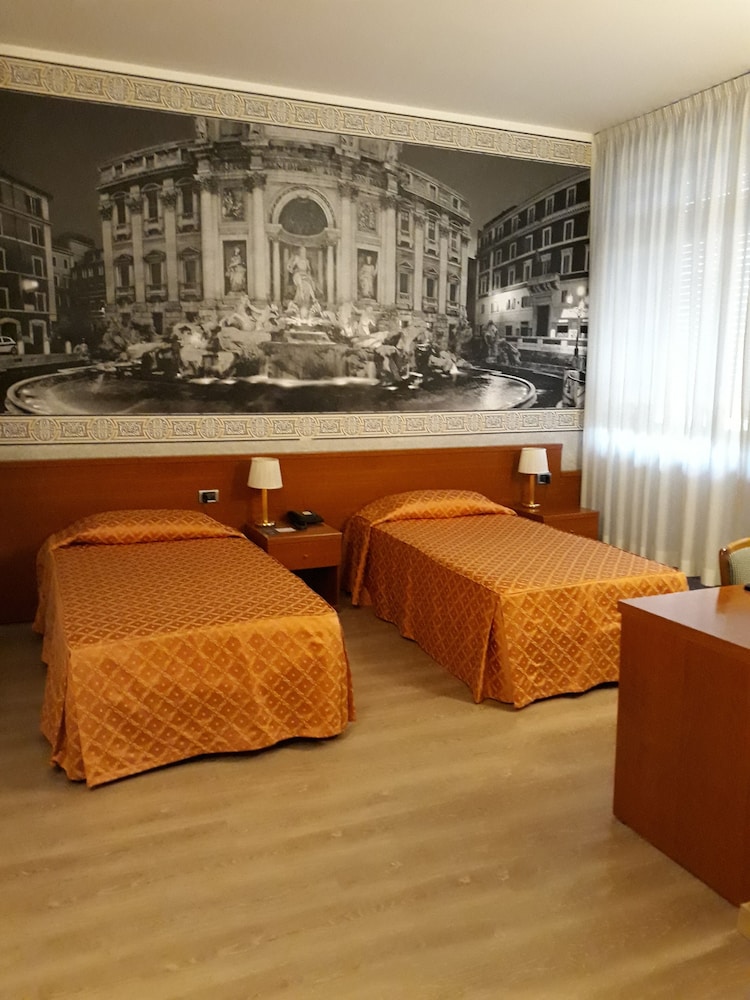 Standard Double Room Single Use photo 2