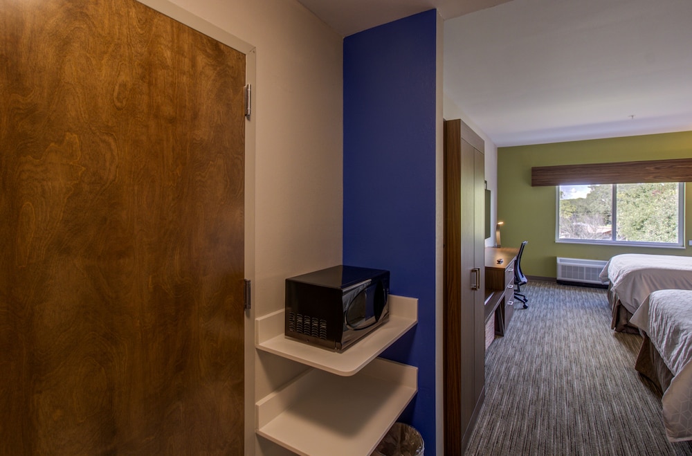 Suite, 2 Queen Beds, Accessible (Communications) photo 2