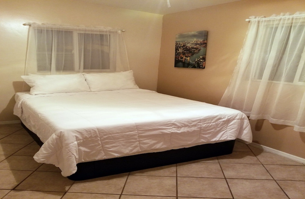 Deluxe Room, Multiple Beds photo 1