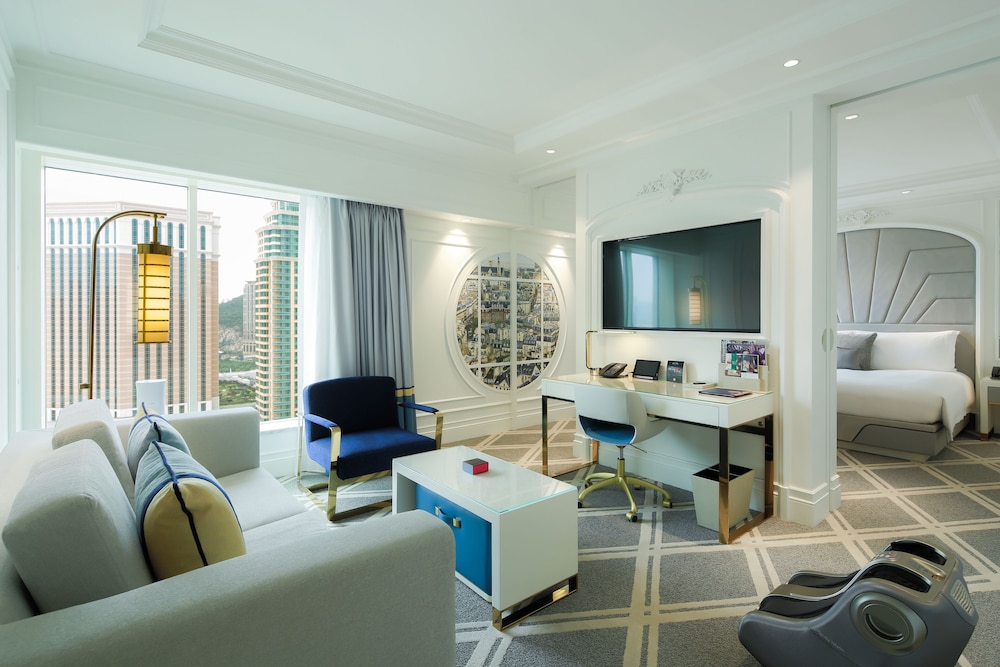 Champagne Suite King - Photo 1
