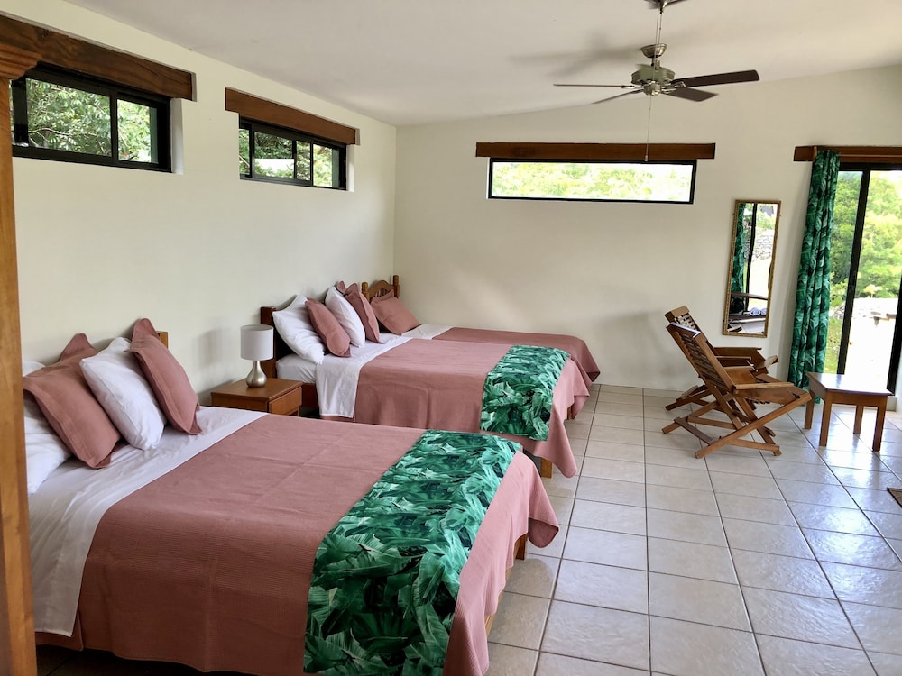Family Room, Multiple Beds, Non Smoking, Garden View photo 3