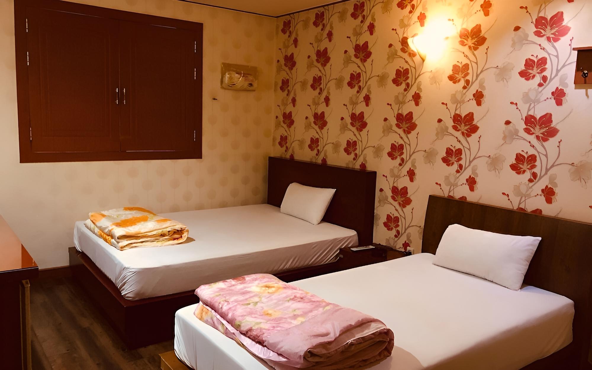Room (Twin) photo 1