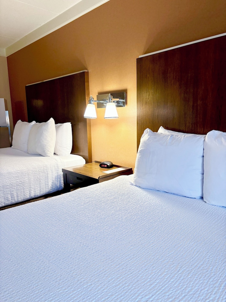 Room, 2 Queen Beds, Non Smoking - Photo 7
