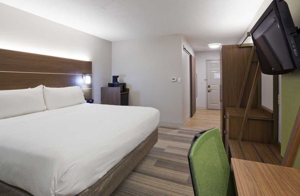 Standard Room, 1 King Bed, Accessible (Communication, Roll-In Shower) - Photo 1