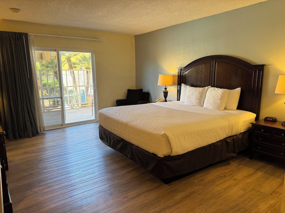Single Room, Pool Access photo 1