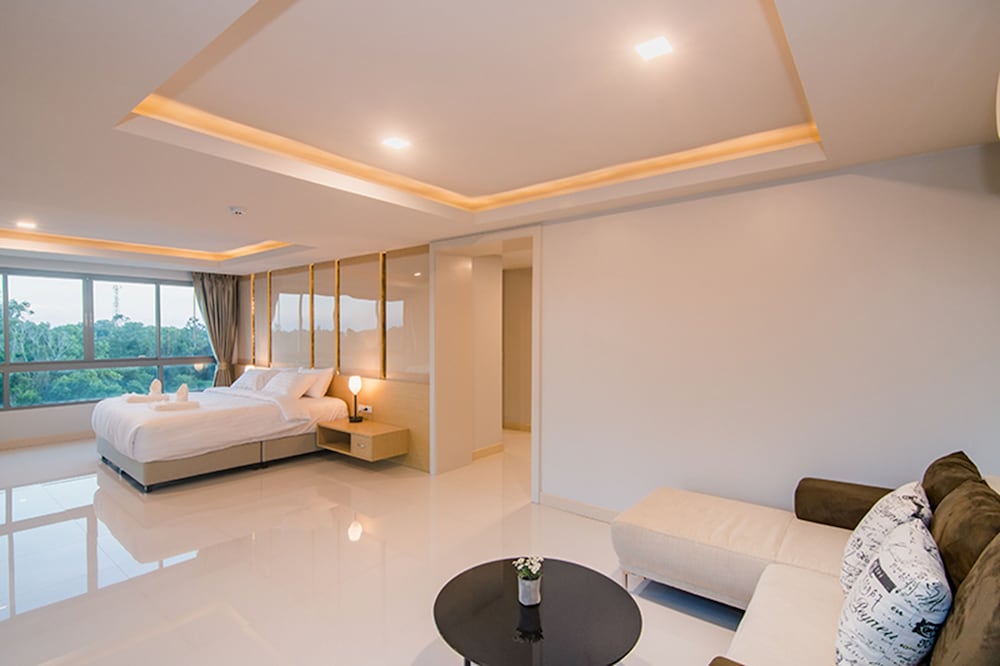 Suite - Photo 5