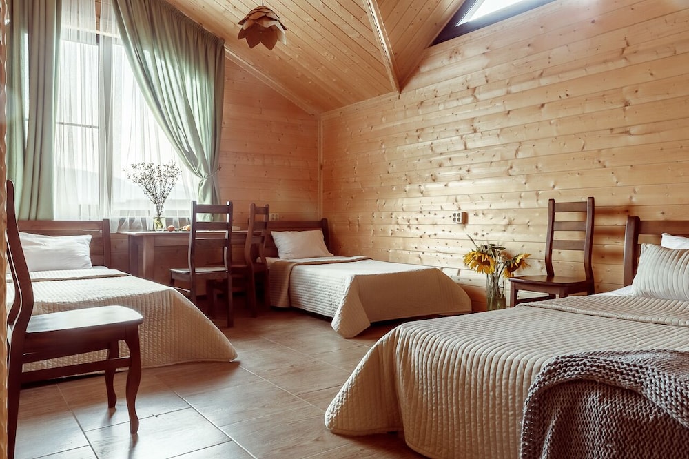 Basic Quadruple Room, Mountain View photo 1