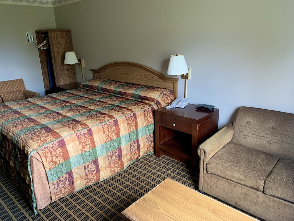 Deluxe Room, 1 King Bed with Sofa bed photo 1
