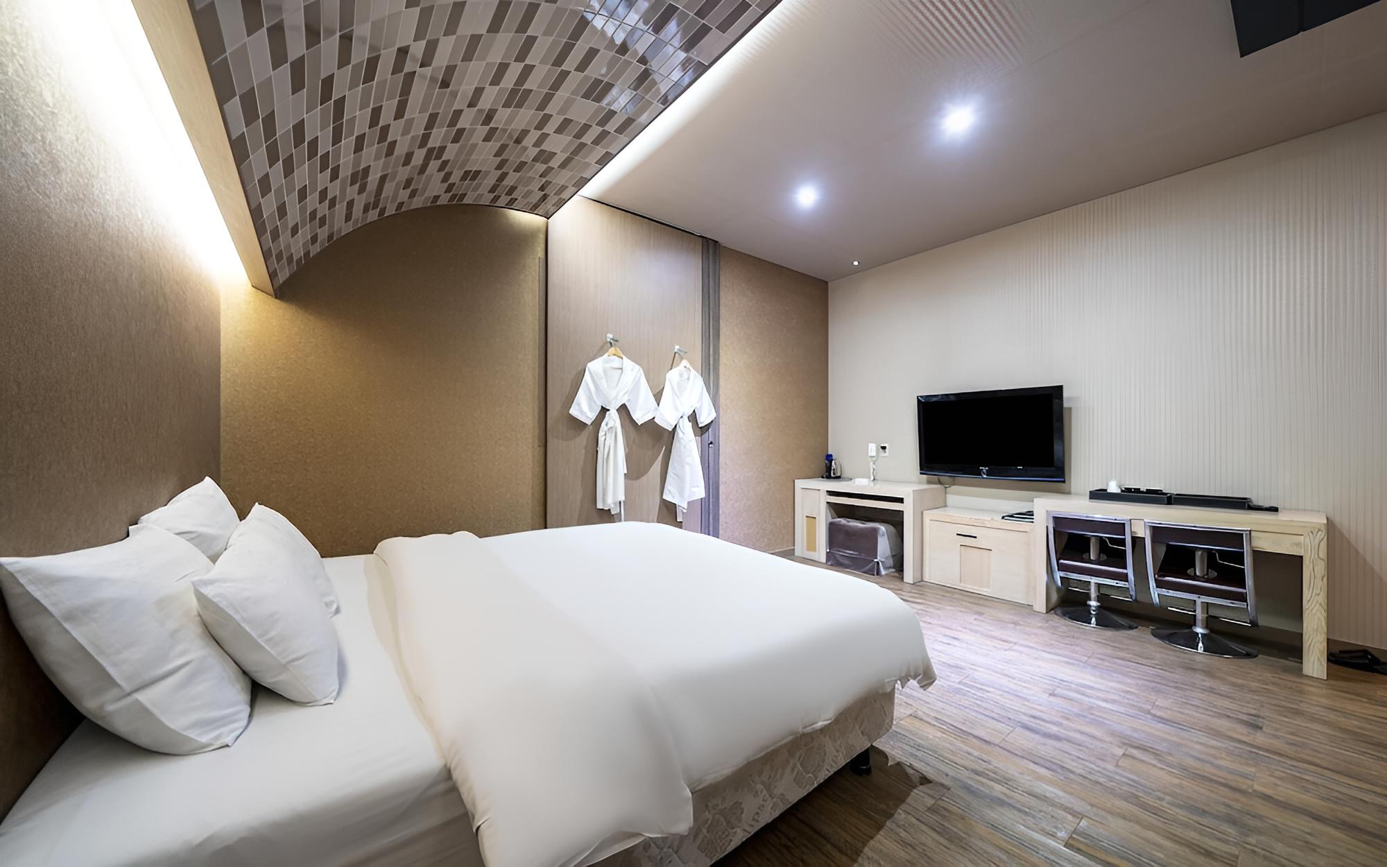 Room (Standard) - Photo 2
