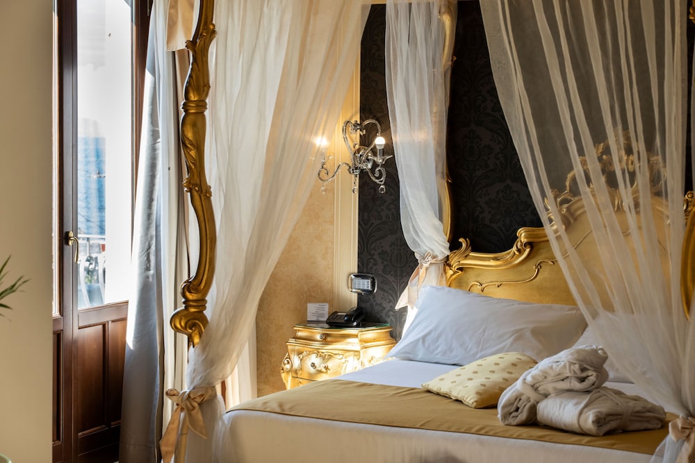 Suite - Photo 3