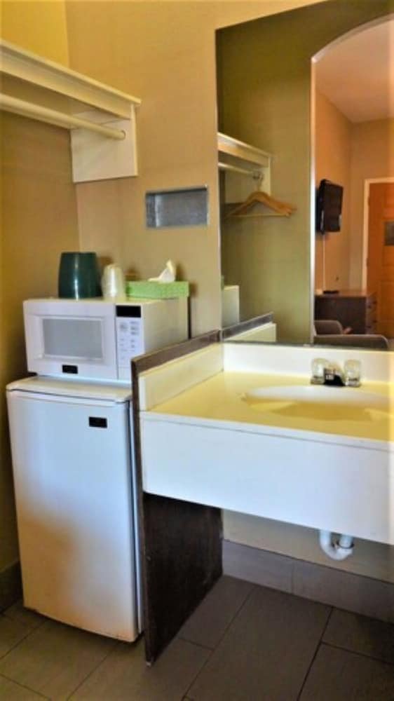Standard Room, 2 Double Beds photo 2