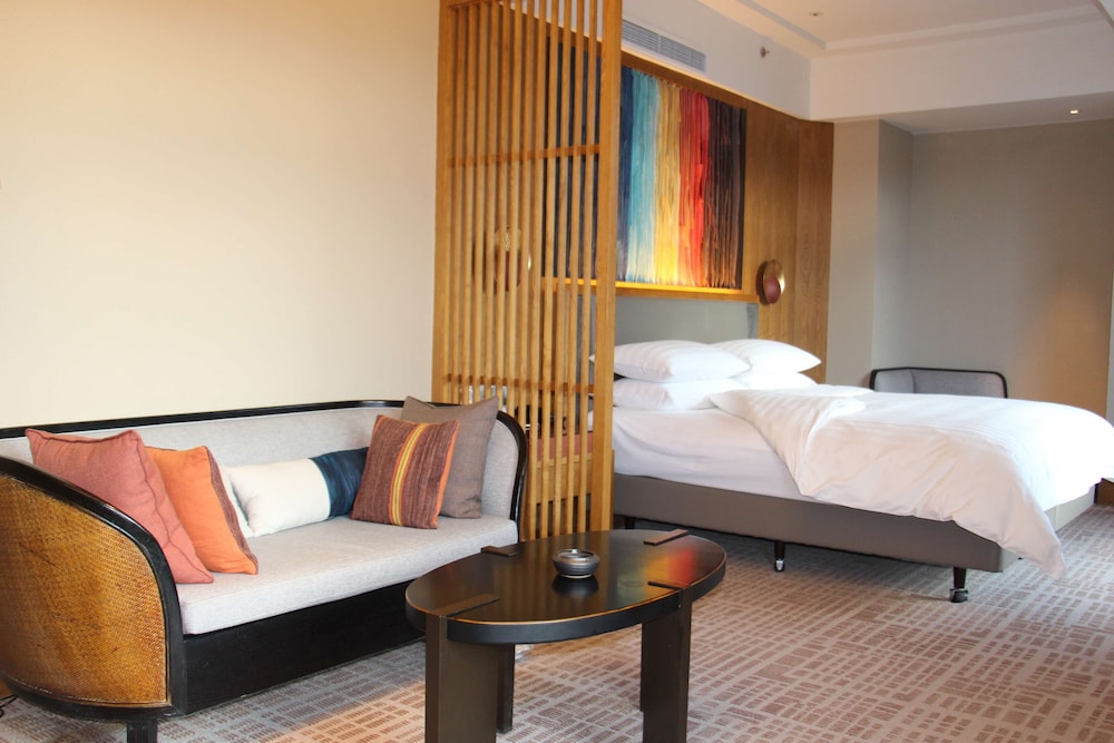 Executive Room, 1 King Bed, Garden View photo 2
