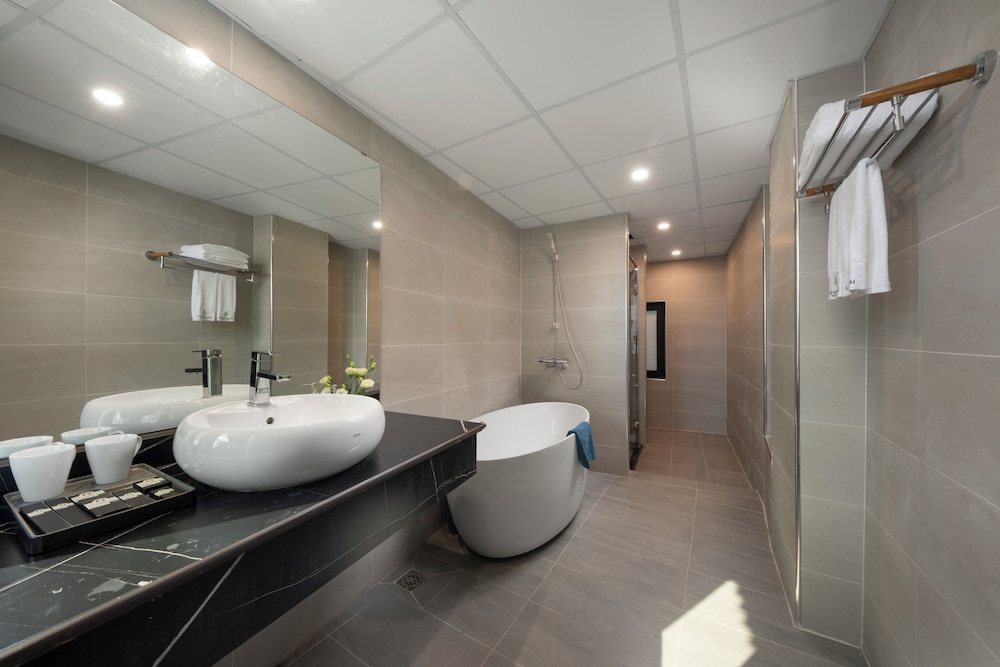 Suite, Balcony, City View photo 3
