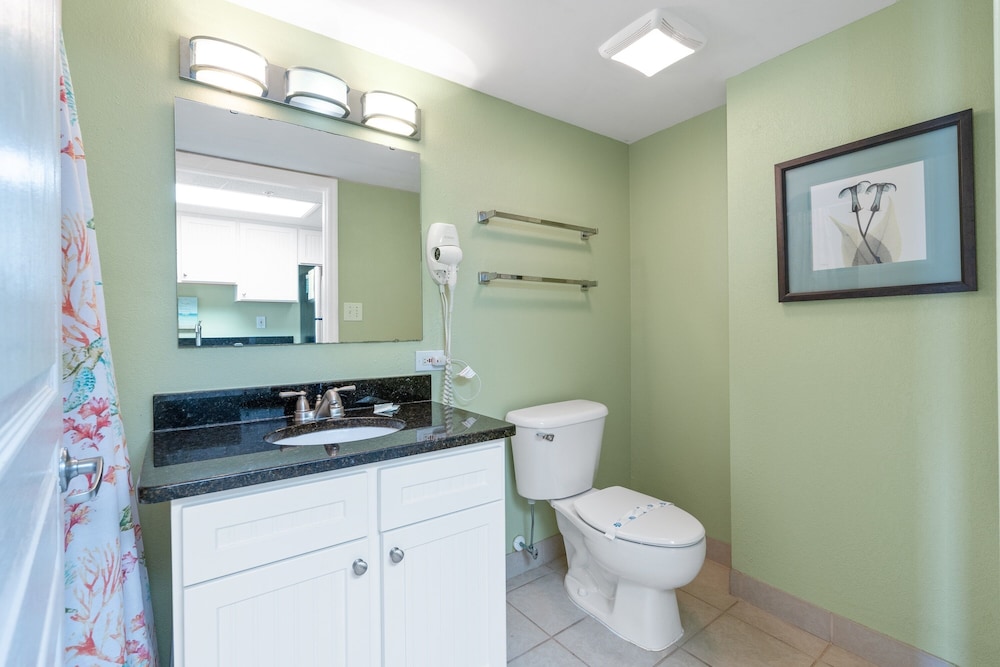 Deluxe Condo, 1 Bedroom, Ocean View, Oceanfront (704) photo 2
