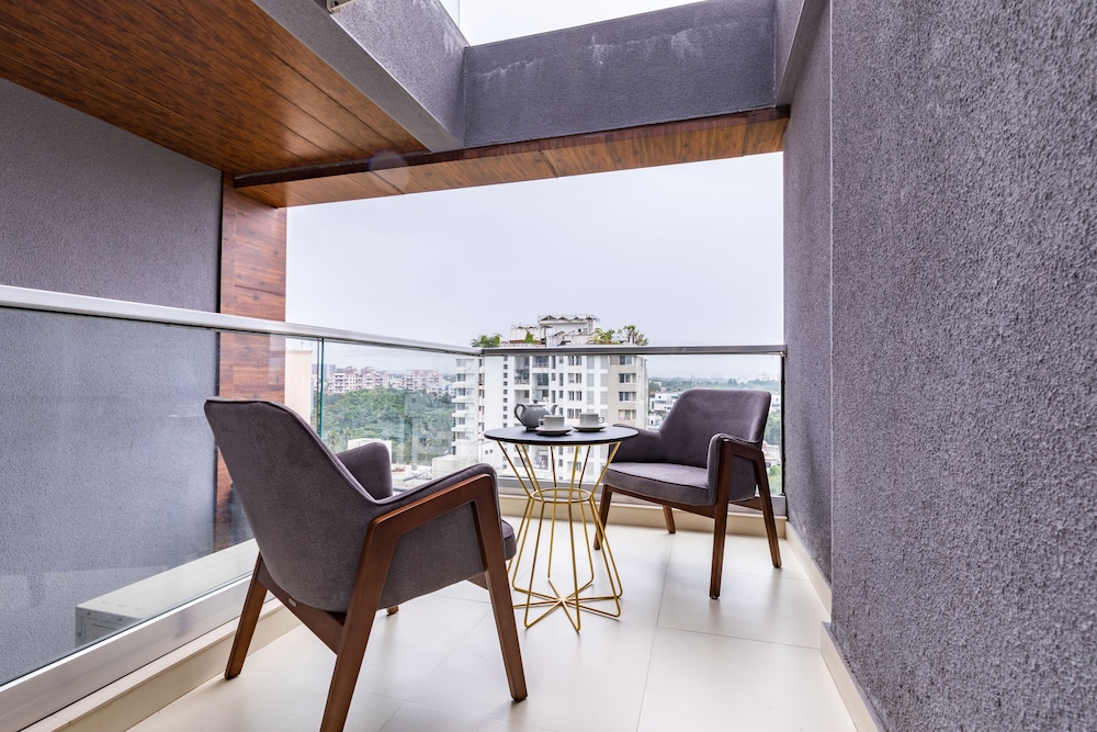 Suite Room with Balcony - Photo 5