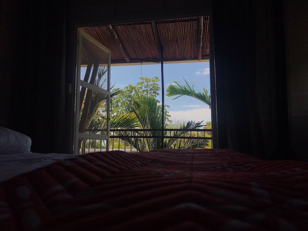 Deluxe Room, 1 King Bed, Non Smoking, Ocean View photo 3