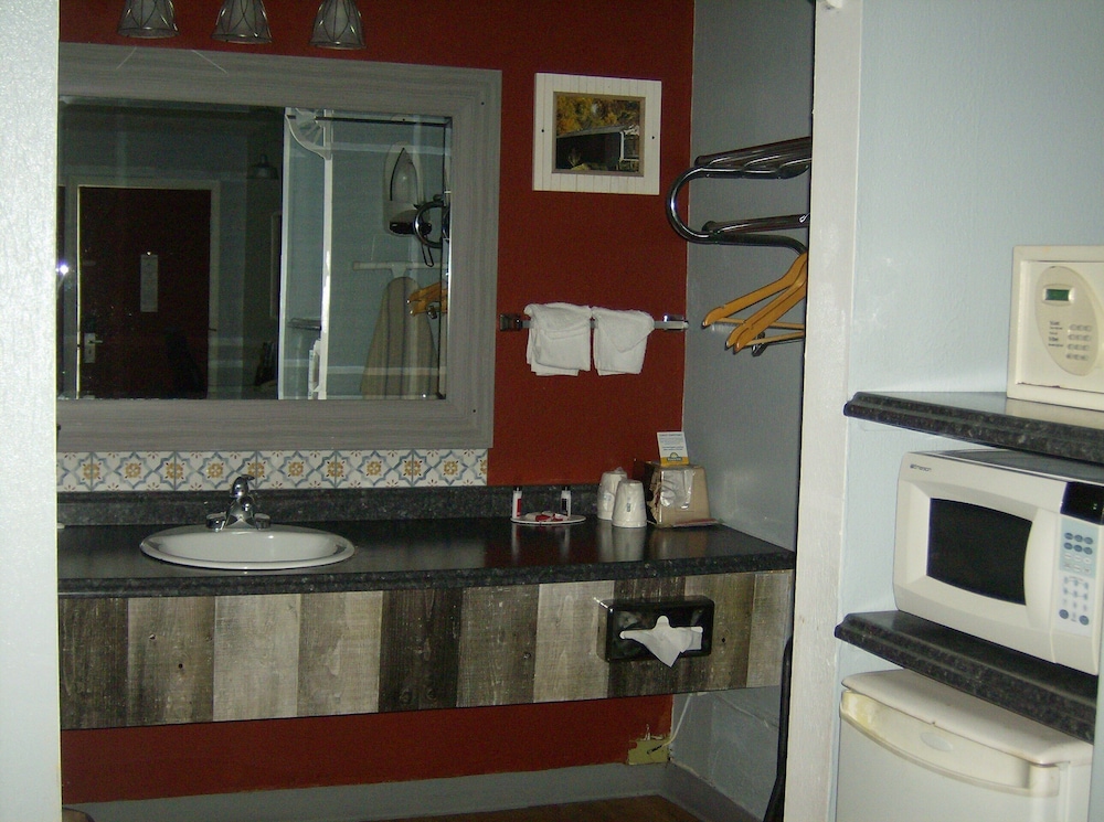 Room, 2 Double Beds - Photo 2