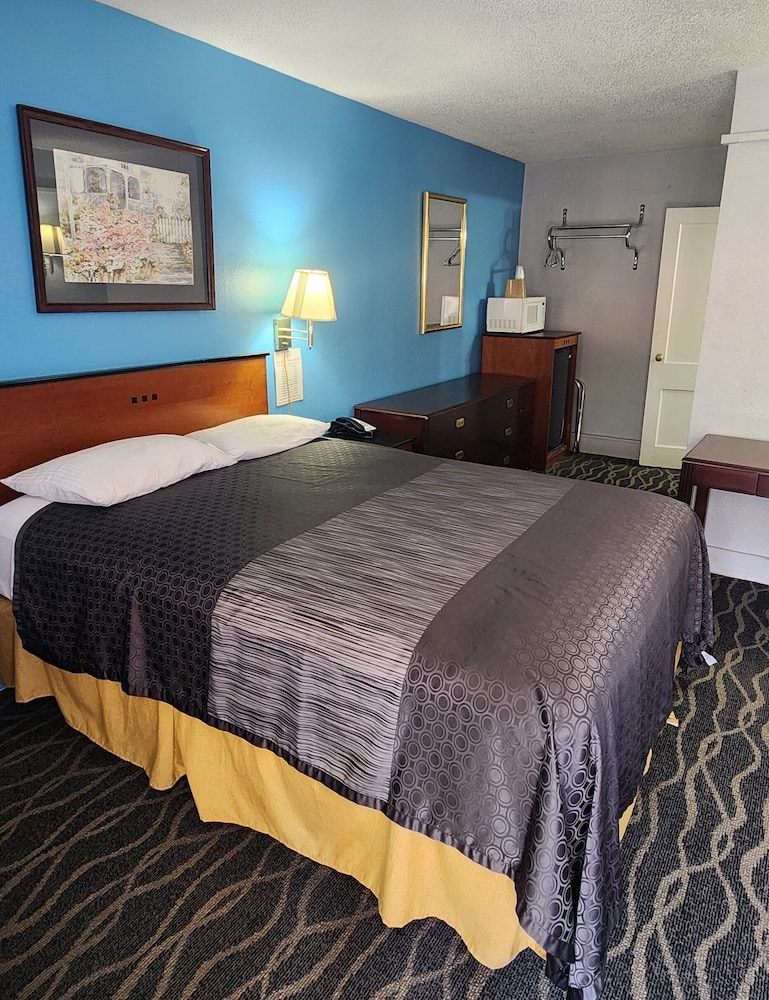 Basic Double Room, 1 Bedroom, Smoking photo 3