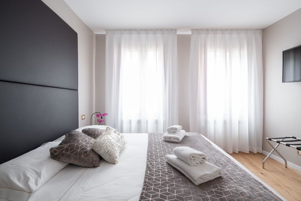 Deluxe Double Room, 1 Double Bed (4A) photo 1