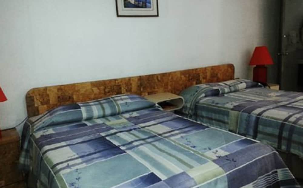 Economy Triple Room, 3 Twin Beds photo 2