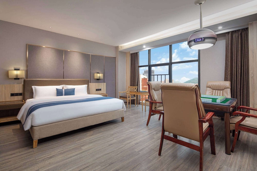 Room, 1 King Bed, Non Smoking (Majhong) photo 1