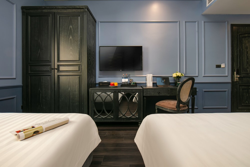 Premium Double or Twin Room - Photo 15