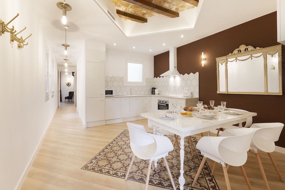 Apartamento, 3 habitaciones, balcón, vista a la ciudad