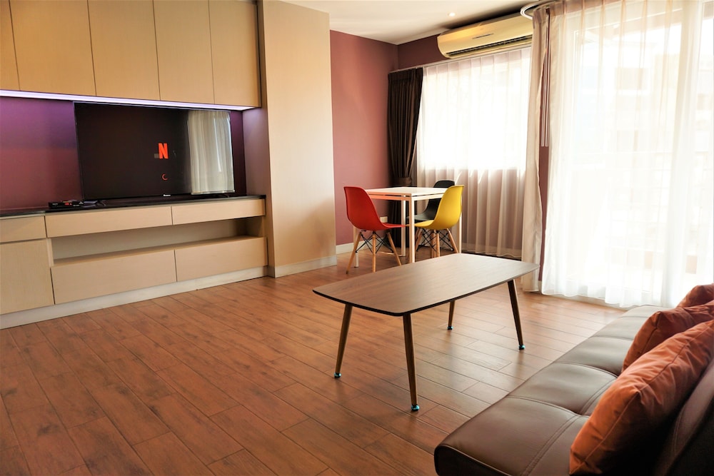 Deluxe Suite, 1 Bedroom, Non Smoking, Bathtub photo 3