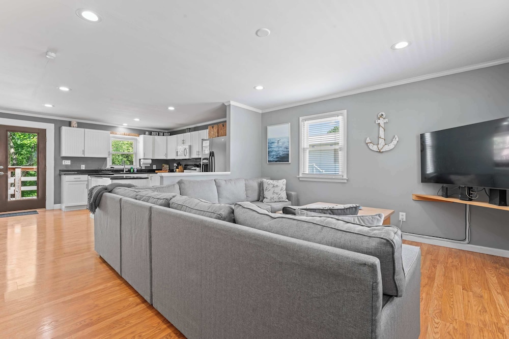 House, Multiple Beds, Patio (The Blue Bungalow)