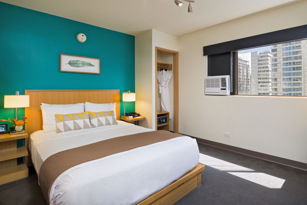 Standard Room, 1 Queen Bed, City View (Cosmopolitan Queen) photo 2