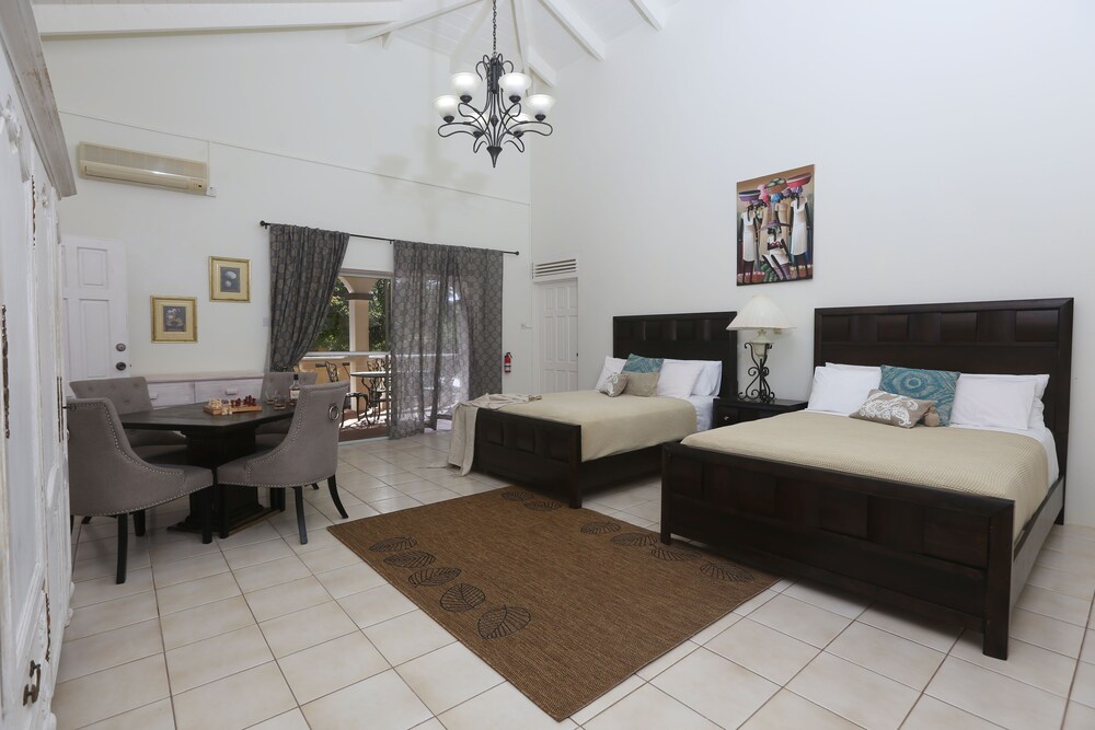Family Room, Multiple Beds, Partial Ocean View photo 2