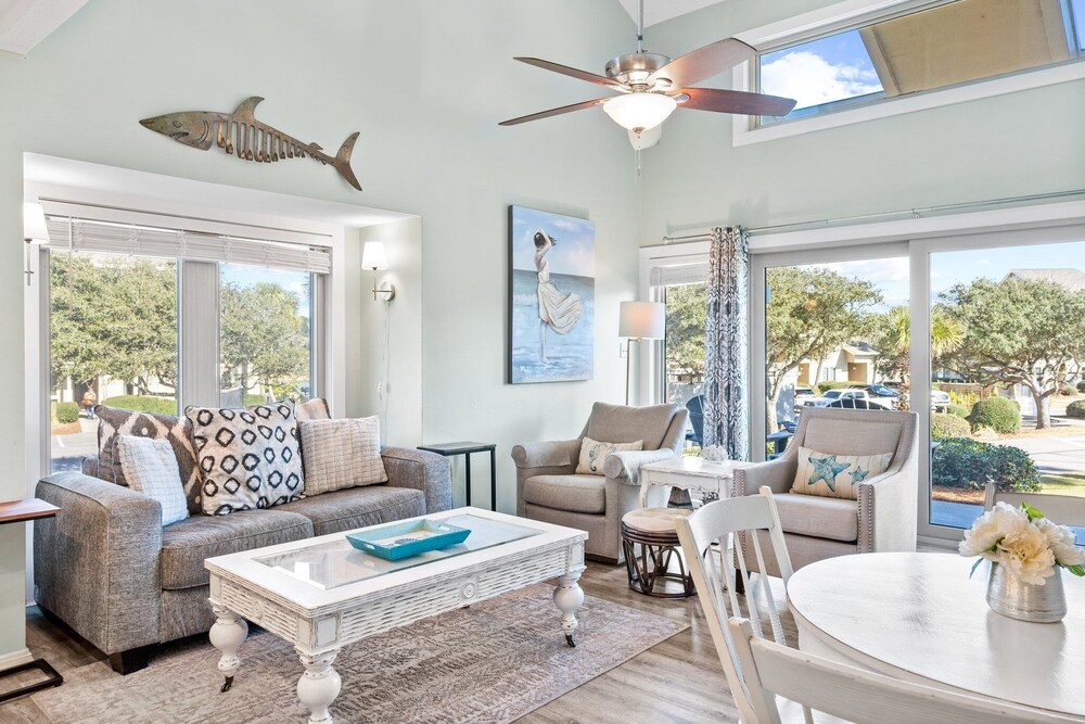 Condo, 2 Bedrooms